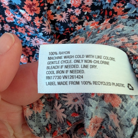 Universal Thread Women's Floral Sleeveless Top - Picture 4 of 6